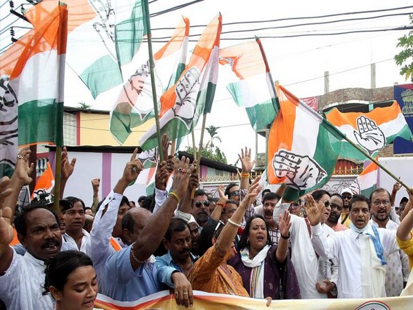 Dont allow Gujarat polls to become "Modi vs Congress" battle: Cong brass tells state leaders
