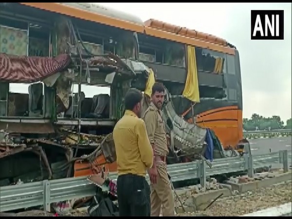 8 killed, 16 injured as 2 double-decker buses collide in UPs Barabanki 8 killed, 16 injured as 2 double-decker buses collide in UPs Barabanki