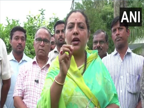 Congress leader warns of consequences if Sonia Gandhi "harmed"