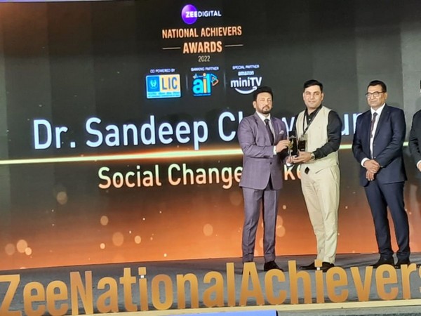 Save Earth Activist Sandeep Choudhary receives ZEE NATIONAL ACHIEVERS AWARD 2022 for SAVE EARTH Mission