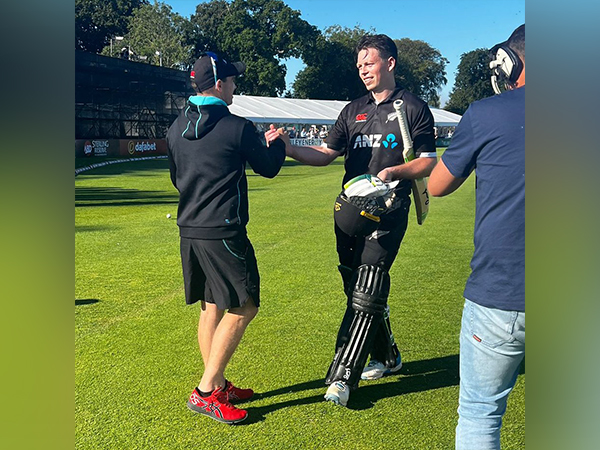 Michael Bracewells 127* guides New Zealand to one-wicket victory over Ireland in last over thriller