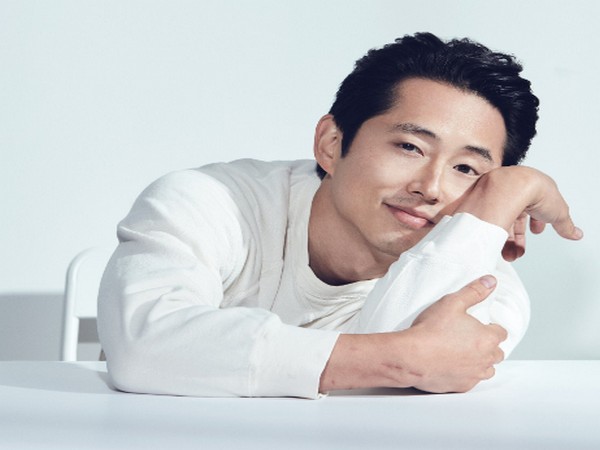 Steven Yeun to star in Bong Joon Hos Warner Bros. sci-fi film