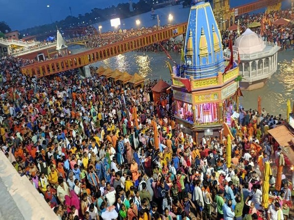 Large number of devotees reach Haridwar to collect Ganga water for Jalabhishek of Lord Shiva