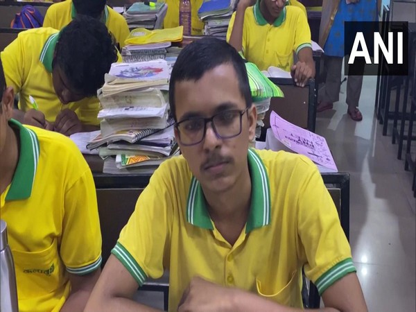 Welders son from MP scores 99.938 percentile in first JEE attempt