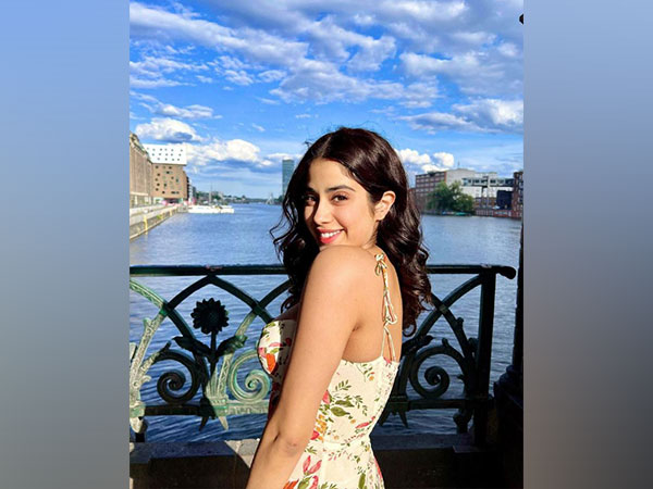 Janhvi Kapoor feels "too blessed" as she enjoys serene boat ride