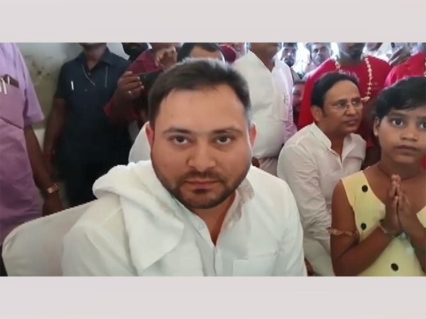 "Dont want statue in Rashtrapati Bhavan, never heard Droupadi Murmus voice", says Tejashwi Yadav