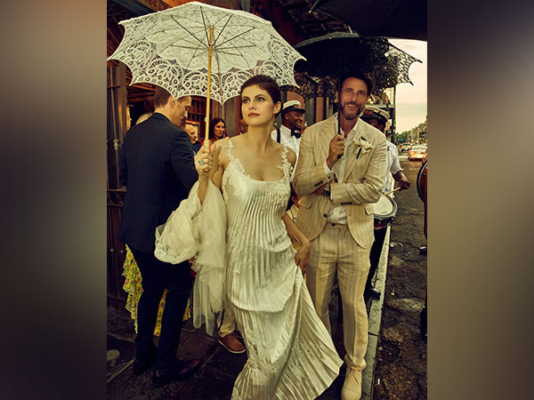 Baywatch actor Alexandra Daddario ties knot with producer Andrew Form