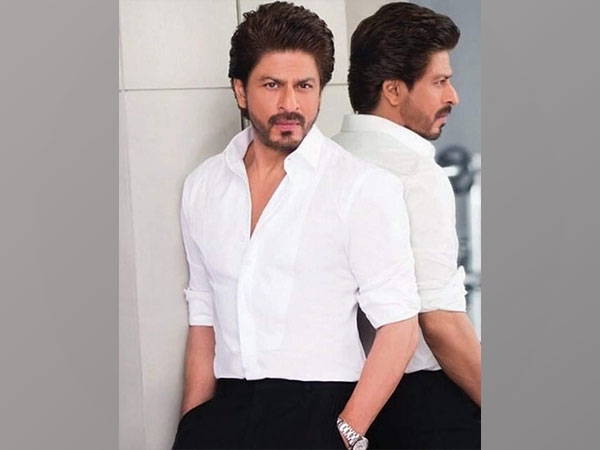 Shah Rukh Khans picture from Dunki sets leaked online, check out his look in the film