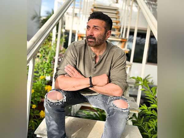 Sunny Deol in US for medical treatment, check out what happened to Border star