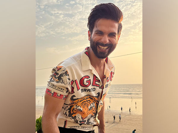 Shahid Kapoor shares a smiling picture, says Get your happy face on