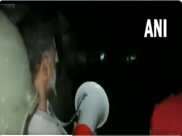 2 terrorists drop weapons after parents-polices appeal