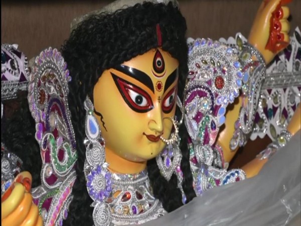 Idol of goddess Durga from Kolkatas Kumartuli ready to go to Dubai