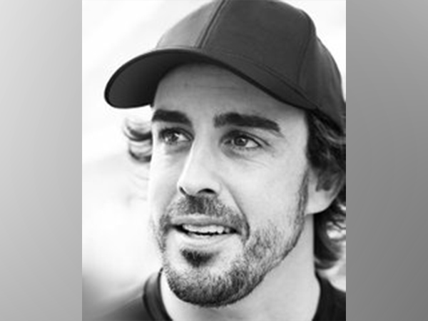 Fernando Alonso signs multi-year deal with Aston Martin; to join in 2023 as Sebastian Vettels replacement