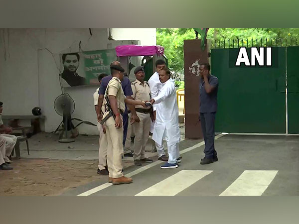 Bihar JDU-BJP rift: Congress, Left leaders converge for RJD meeting at Rabri Devis residence