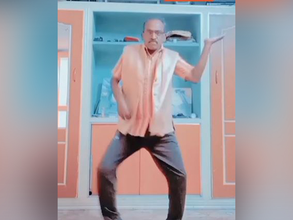 Viral video of elderly man grooving on Hrithik Roshans song will make your day
