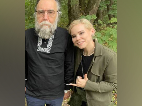 Did daughter of Aleksander Dugin, known as Putins brain, die in Moscow car accident?