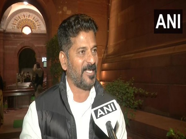 Telangana: 1,000 Cong workers to touch feet of 1 lakh people in Munugode Constituency