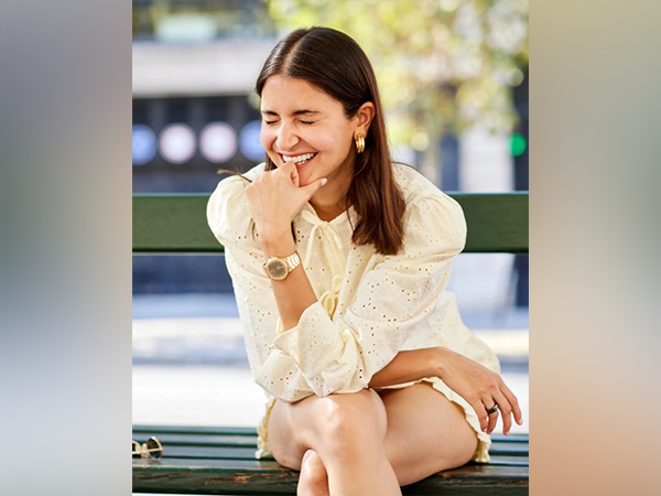 Anushka Sharma wishes paw-sitive morning to her fans