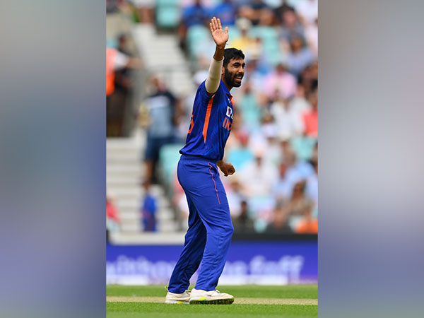"Bumrah, Harshal not playing Asia Cup 2022 is relief to other teams": Irfan Pathan fires back at Waqar Younis