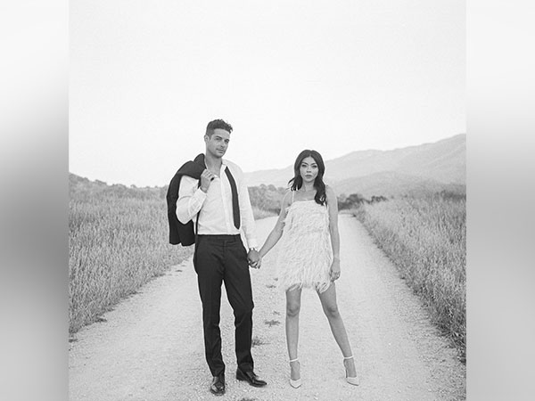 Sarah Hyland marries Wells Adams, wedding ceremony attended by Modern Family co-stars