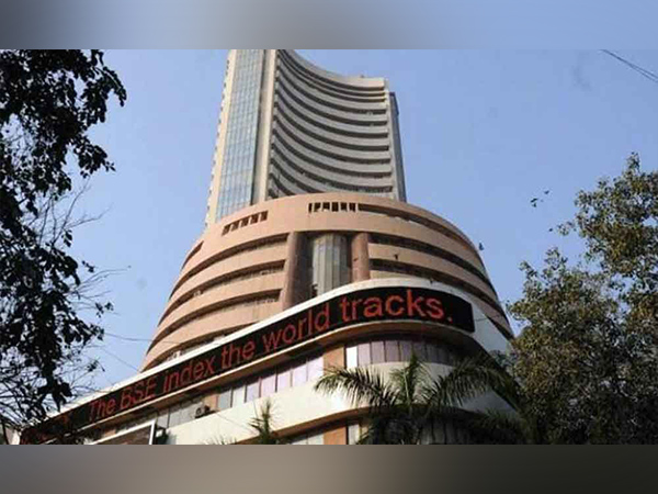 Sensex tumbles 712 points; banking &amp; financial stocks sink