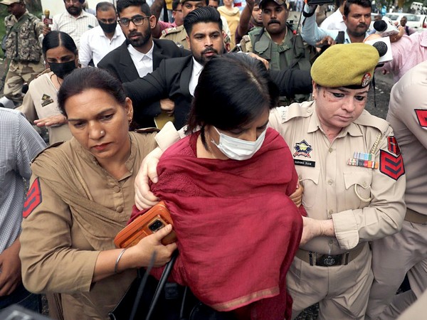 In 1989 abduction case, Tada court issues bailable warrant against Mehbooba Muftis sister Rubaiya Sayeed