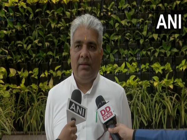 Puducherry: Bhupender Yadav participates in Swachh Sagar, Surakshit Sagar campaign