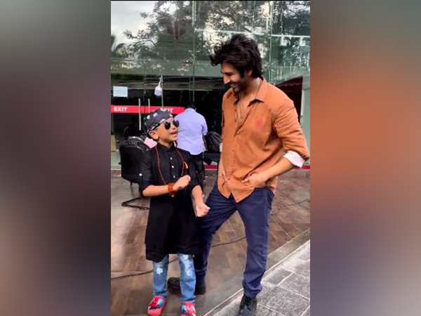 Kartik Aaryan engages in fun banter with Chote Rooh Baba