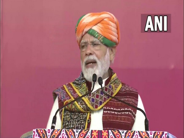 PM Modi thanks Gujarat for "affection", highlights bits from tour