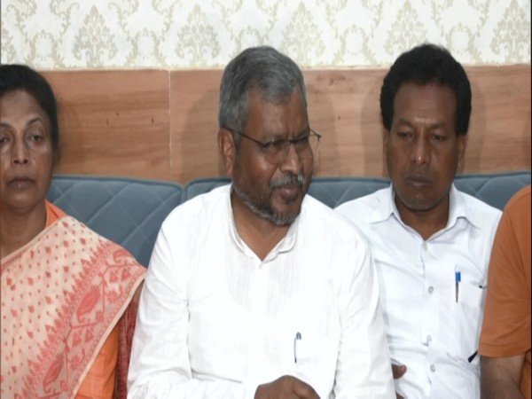 Former Jharkhand CM Babulal Marandi hits out at Hemant Soren government over Dumka girls death case