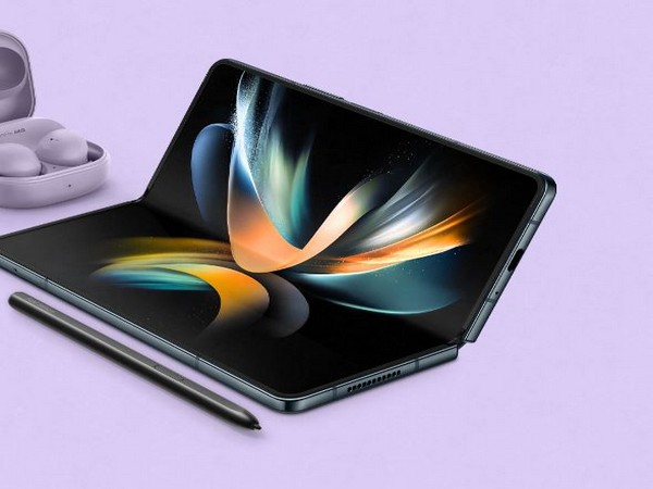 Samsungs Galaxy Z Fold4 becomes first smartphone to ship with Android 12L