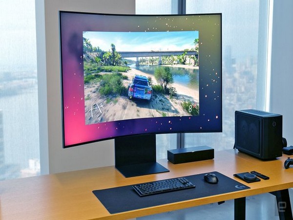 Samsungs Odyssey Ark, massive 55-inch 165Hz gaming monitor with cockpit mode