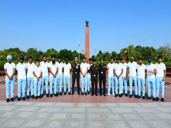 Indian mens hockey team visits National War Memorial post their victorious return from CWG 2022
