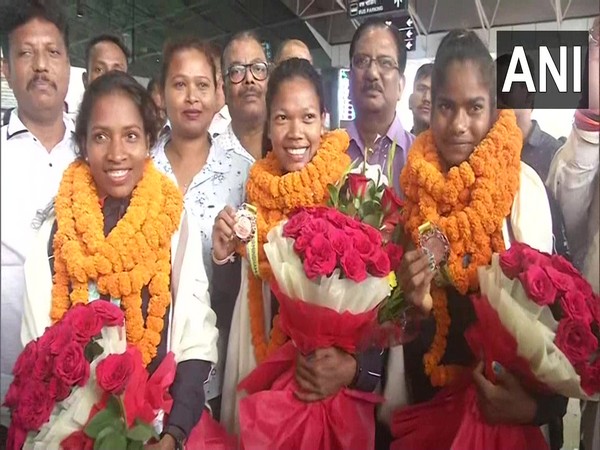 Indian womens hockey team receives warm welcome at Ranchi after successful CWG 2022 campaign