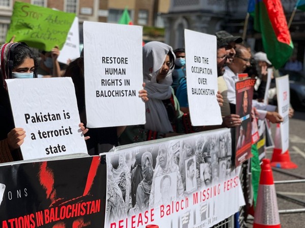 Protest held outside Pak Embassy in London against "fake encounters" in Balochistan