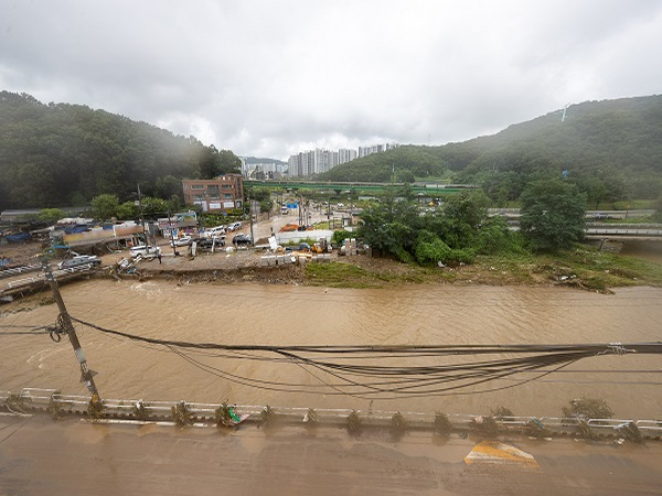 Severe damage in South Koreas Seoul after record rains, 2,682 buildings damaged