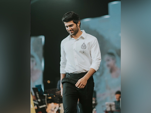 Vijay Deverakonda spends time with Salman Khan, Chiranjeevi ahead of release of Liger