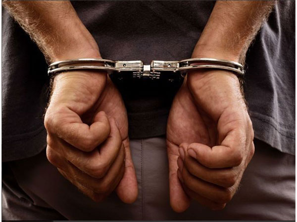 Delhi cops suspect role of  insiders in some states in illegal call details case