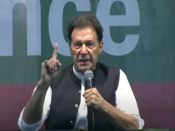 "Yeh hota hai aazad mulk", Imran Khans clip praising EAM Jaishankar goes viral