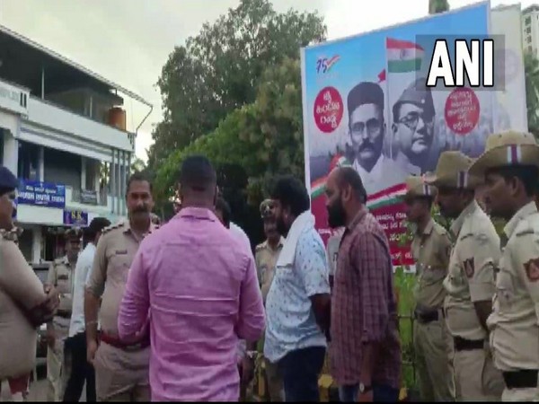 Karnataka: Cong requests police, administration to remove Savarkars posters in Udupi