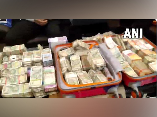 Bhopal: EOW raids MP govt officers residence, Rs 85 lakh seized