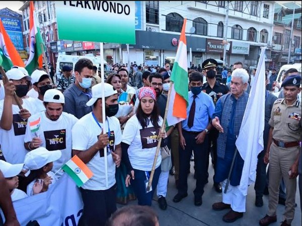 J-K Lt Governor flags off The Great India Run in Srinagar