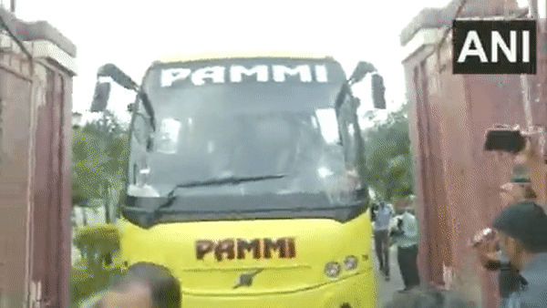 Jharkhand political crisis: Buses carrying MLAs seen leaving CM Sorens residence