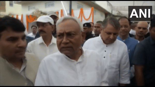 Nitish Kumar makes fun of Modis prediction, says "pre-requisite for Sushil to criticise Bihar govt for a position at Centre"
