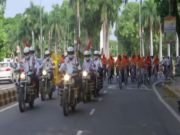 Delhi: CP Sanjay Arora, silver medallist Tulika Mann flag off Tiranga Cycle Rally