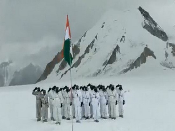 Indian Army hoist Tricolour at worlds highest battlefield at Siachen Glacier
