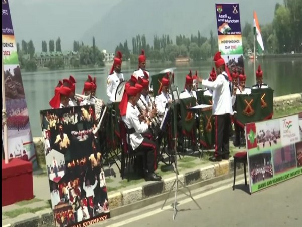 Armys JKLI organises band performance at Dal Lake in Srinagar as part of Azadi Ka Amrit Mahotsav