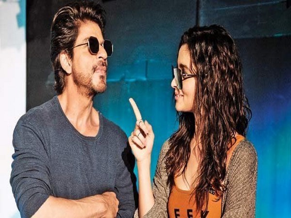 Shah Rukh pampers himself on his day off by watching Alias Darlings