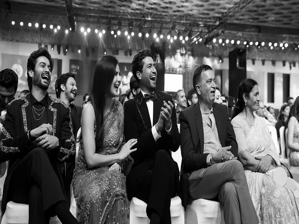 Vicky Kaushal shares picture with his "pillars" of strength