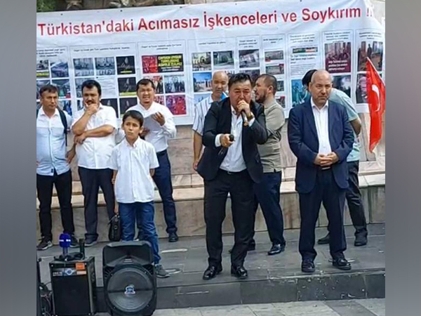 Uyghurs protest in Turkey over Chinas zero Covid policy